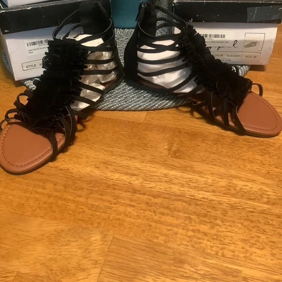 Qupid black strappy sandals NWT - Picture 2 of 11